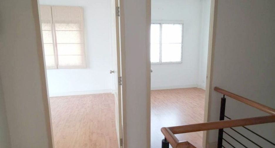 For sale 3 bedrooms townhouse in Nong Khaem, Bangkok