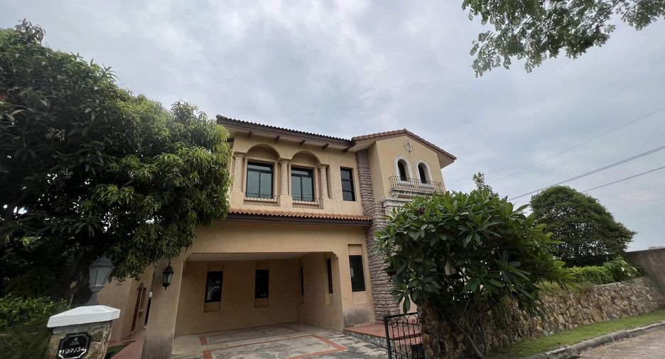 Villa en alquiler de 3 habitaciones en Sattahip, Chonburi