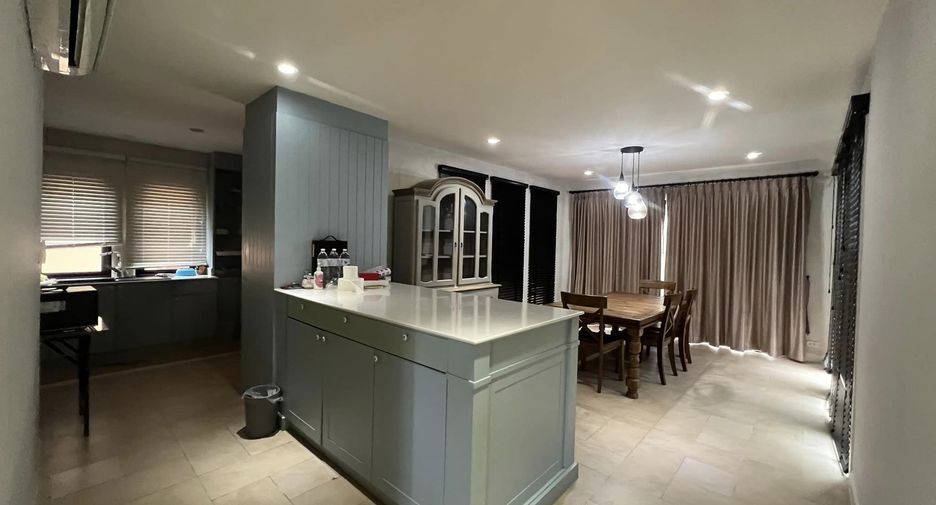 Villa en alquiler de 3 habitaciones en Sattahip, Chonburi