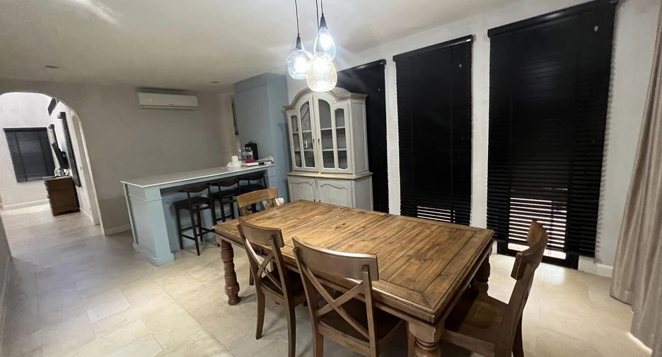 Villa en alquiler de 3 habitaciones en Huay Yai, Pattaya