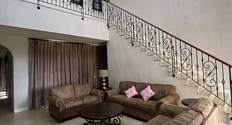 Villa en alquiler de 3 habitaciones en Sattahip, Chonburi