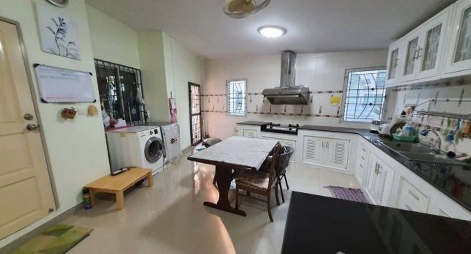 Casa en venta de 4 habitaciones en Bang Khen, Bangkok