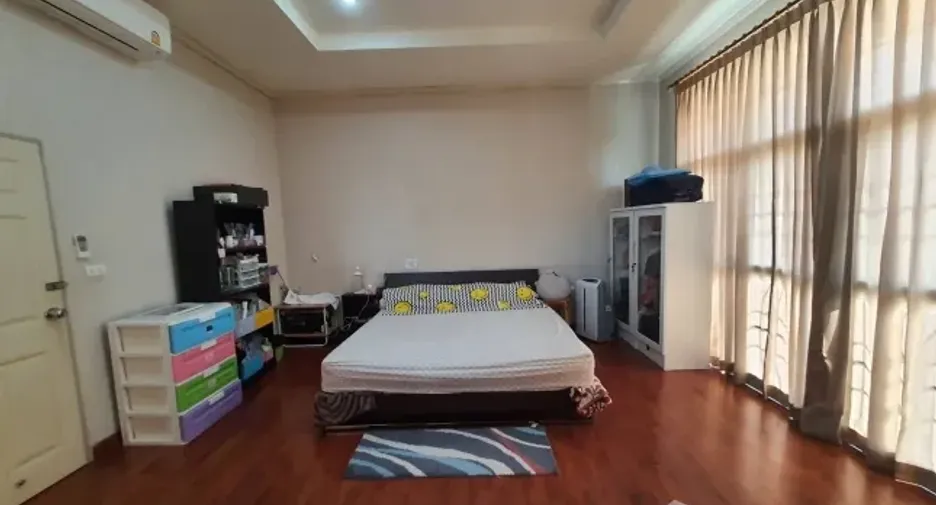 Casa en venta de 4 habitaciones en Bang Khen, Bangkok