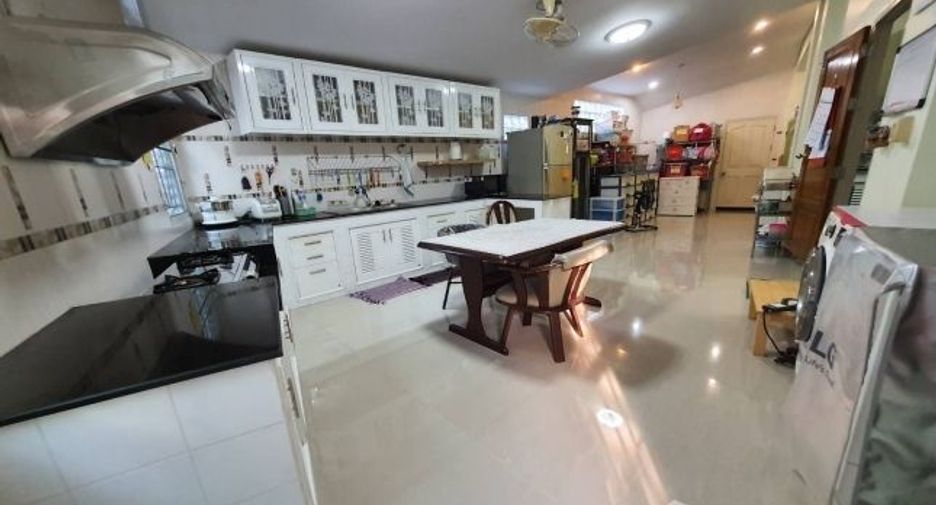 Casa en venta de 4 habitaciones en Bang Khen, Bangkok