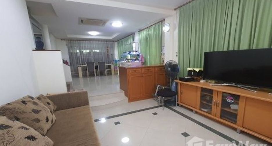 Casa en venta de 4 habitaciones en Bang Khen, Bangkok