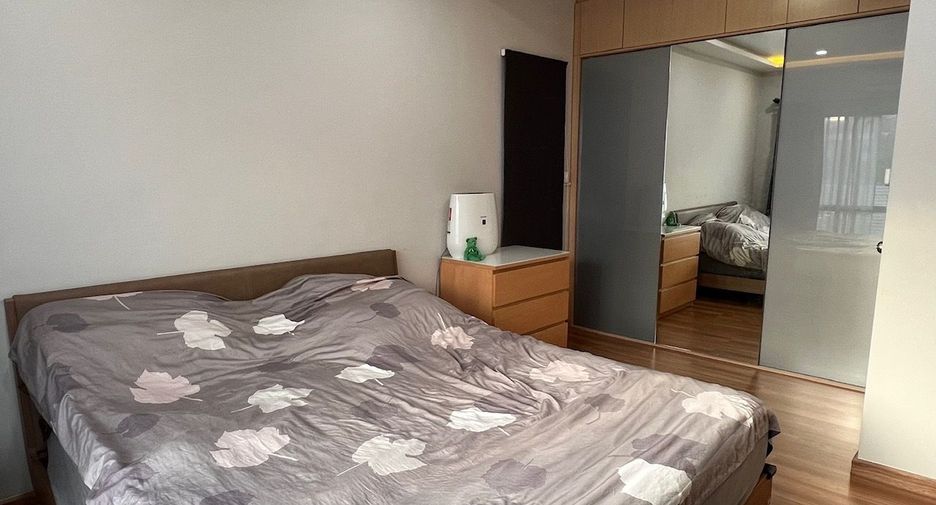 For sale 4 bedrooms townhouse in Taling Chan, Bangkok