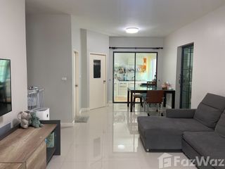 Casa adosada en venta de 4 habitaciones en Taling Chan, Bangkok