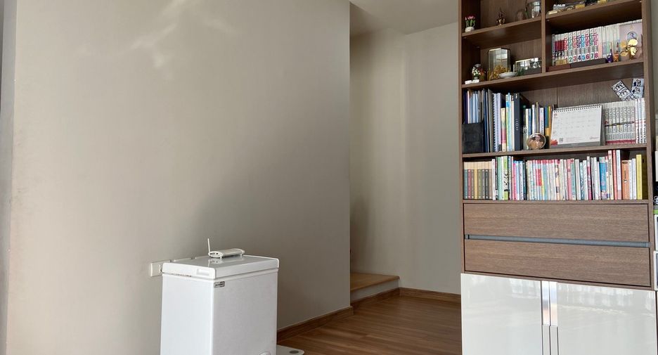 For sale 4 bedrooms townhouse in Taling Chan, Bangkok