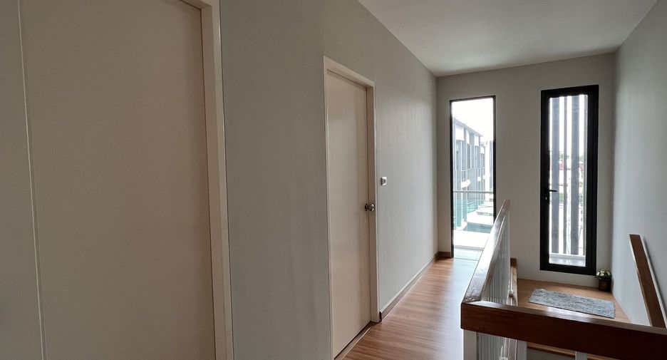 For sale 4 bedrooms townhouse in Taling Chan, Bangkok