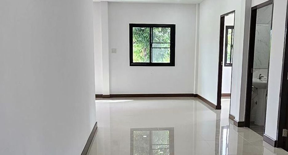 For sale 5 bedrooms house in Mueang Lampang, Lampang