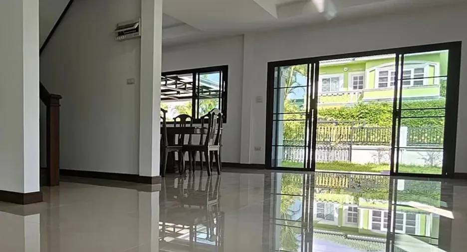 For sale 5 bedrooms house in Mueang Lampang, Lampang
