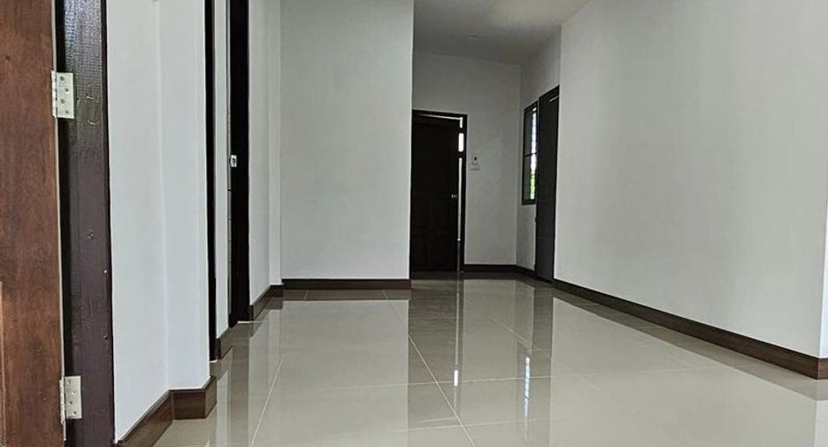 For sale 5 bedrooms house in Mueang Lampang, Lampang