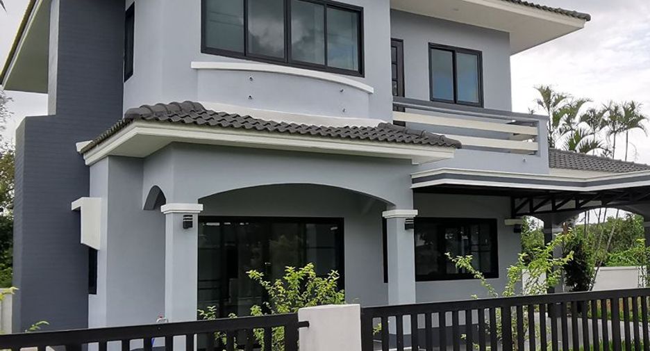 For sale 5 bedrooms house in Mueang Lampang, Lampang