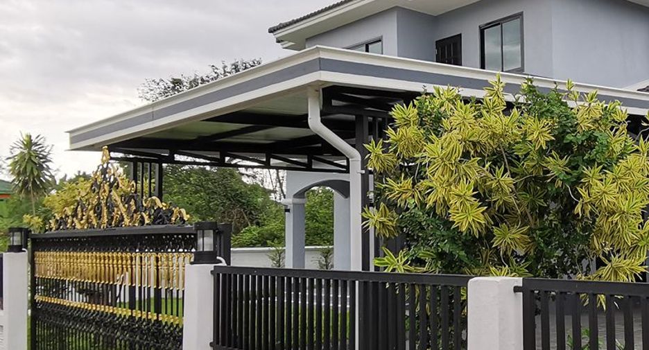 For sale 5 bedrooms house in Mueang Lampang, Lampang