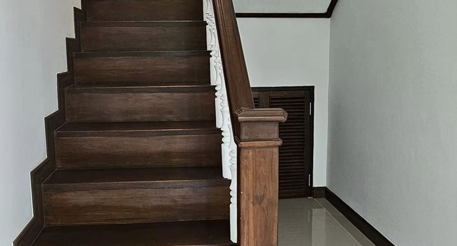 For sale 5 bedrooms house in Mueang Lampang, Lampang