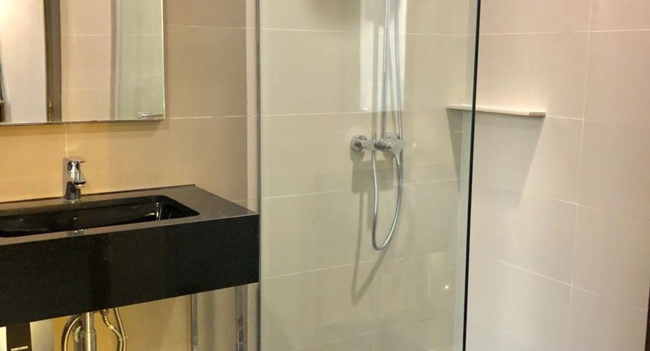 For sale 1 bed condo in Khlong Toei, Bangkok