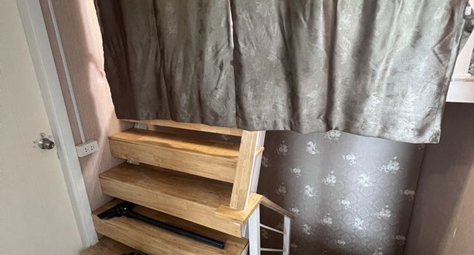 For sale 3 bedrooms townhouse in Mueang Samut Prakan, Samut Prakan