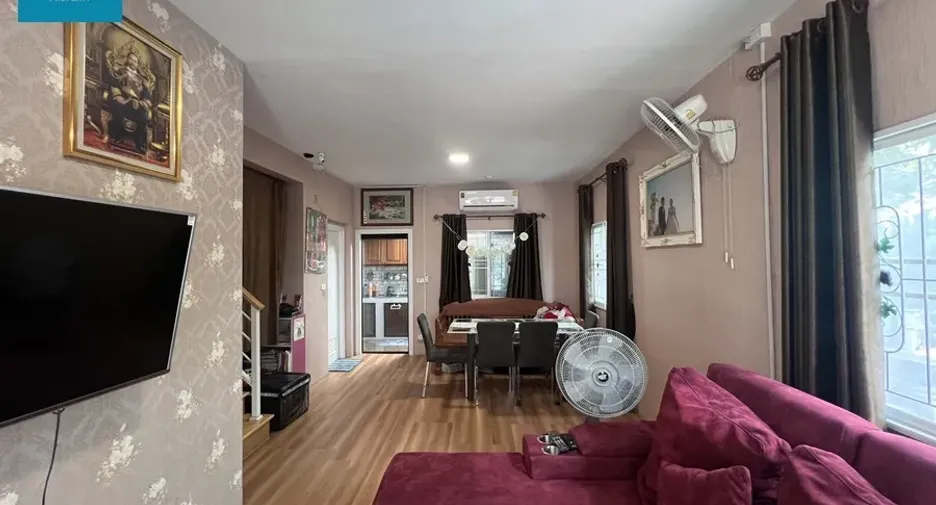 For sale 3 bedrooms townhouse in Mueang Samut Prakan, Samut Prakan