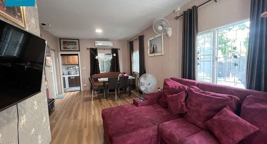 For sale 3 bedrooms townhouse in Mueang Samut Prakan, Samut Prakan