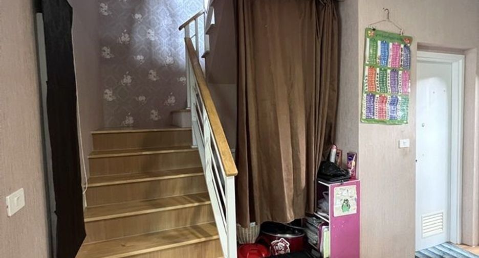 For sale 3 bedrooms townhouse in Mueang Samut Prakan, Samut Prakan