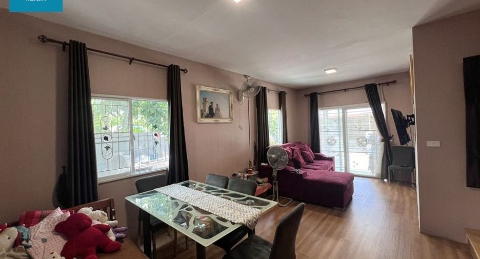 For sale 3 bedrooms townhouse in Mueang Samut Prakan, Samut Prakan