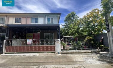 For sale 3 bedrooms townhouse in Mueang Samut Prakan, Samut Prakan