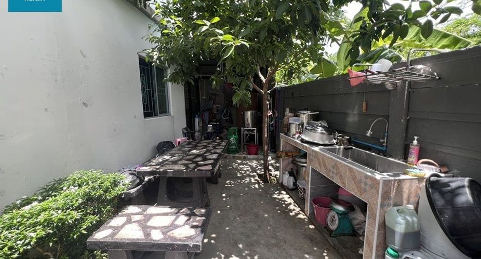 For sale 3 bedrooms townhouse in Mueang Samut Prakan, Samut Prakan