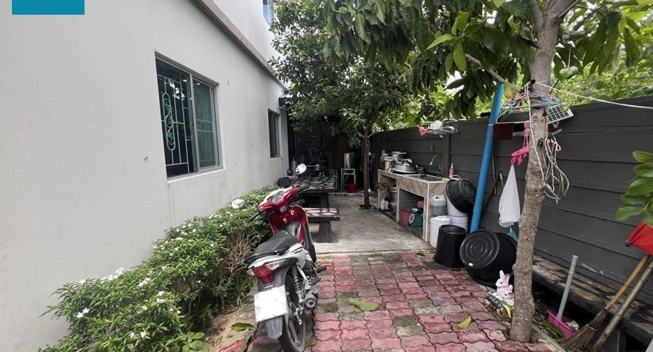 For sale 3 bedrooms townhouse in Mueang Samut Prakan, Samut Prakan