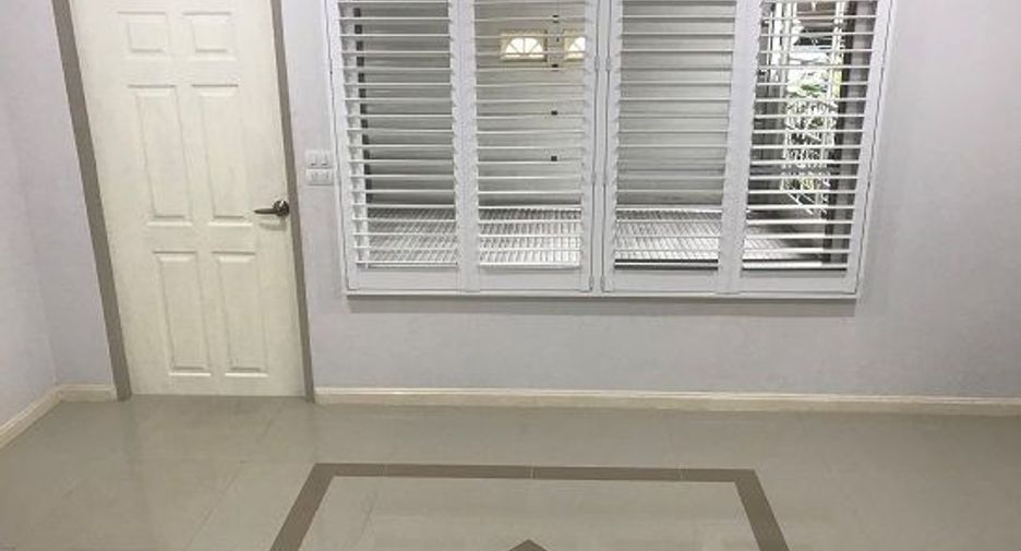 Продажа 3 спальни таунхаус в Пращет, Бангкок