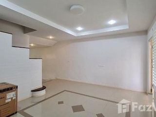 Продажа 3 спальни таунхаус в Пращет, Бангкок
