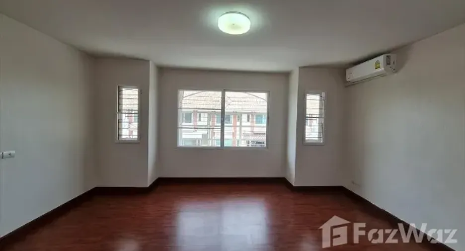 Продажа 3 спальни таунхаус в Пращет, Бангкок