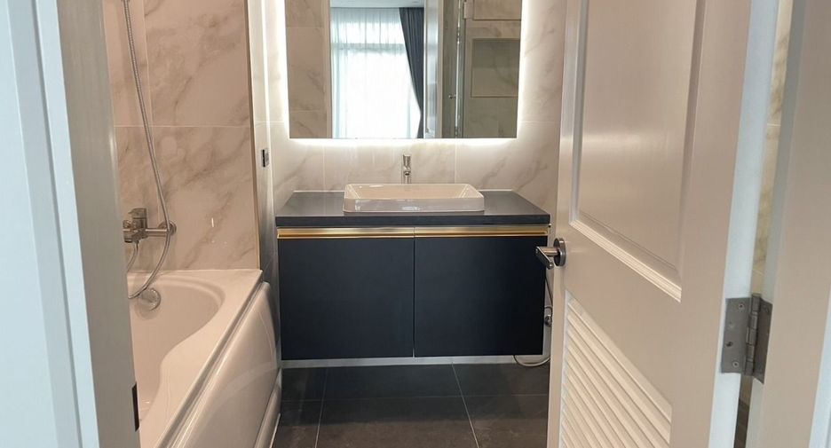 For sale and for rent 3 bedrooms condo in Watthana, Bangkok