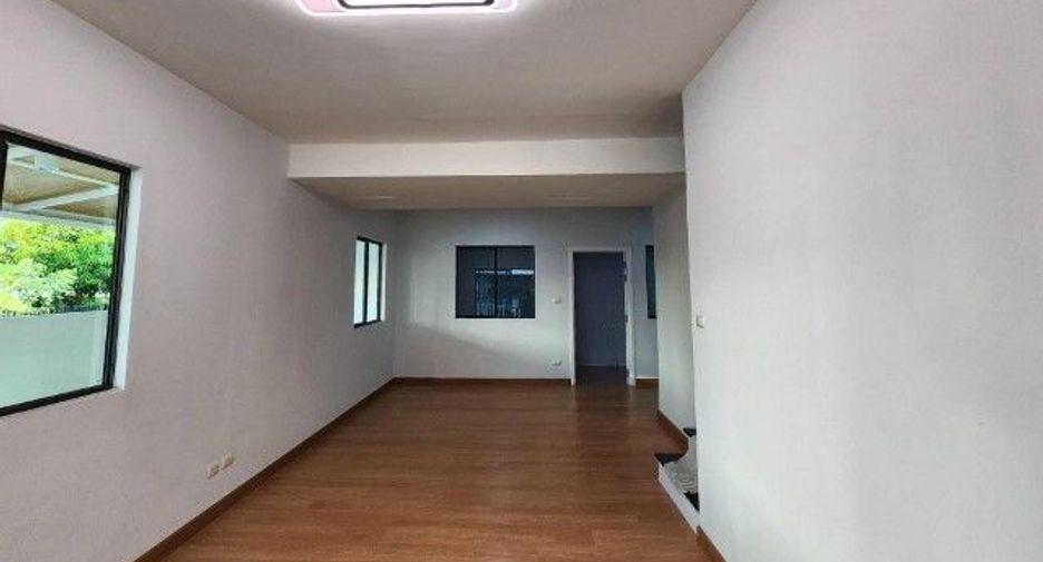 For sale 3 bedrooms townhouse in Bang Khae, Bangkok