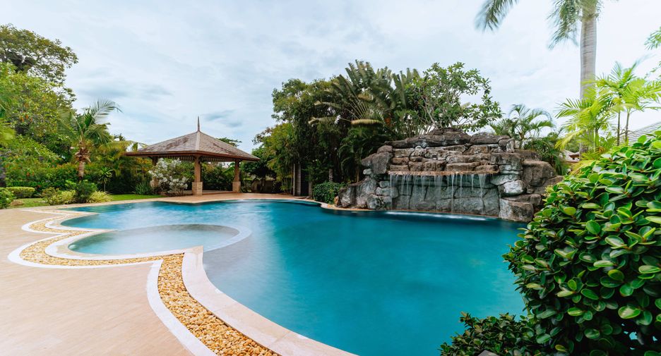 For sale 4 bedrooms villa in Bang Lamung, Chonburi