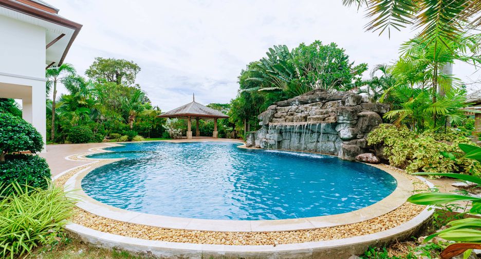 For sale 4 bedrooms villa in Bang Lamung, Chonburi
