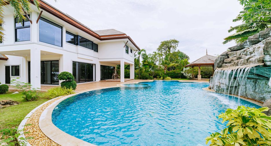 For sale 4 bedrooms villa in Bang Lamung, Chonburi