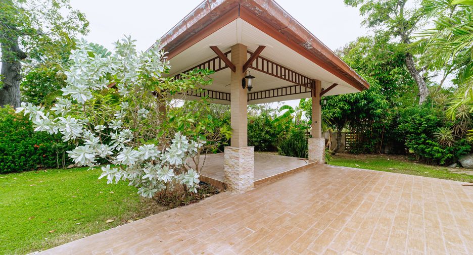 For sale 4 bedrooms villa in Bang Lamung, Chonburi