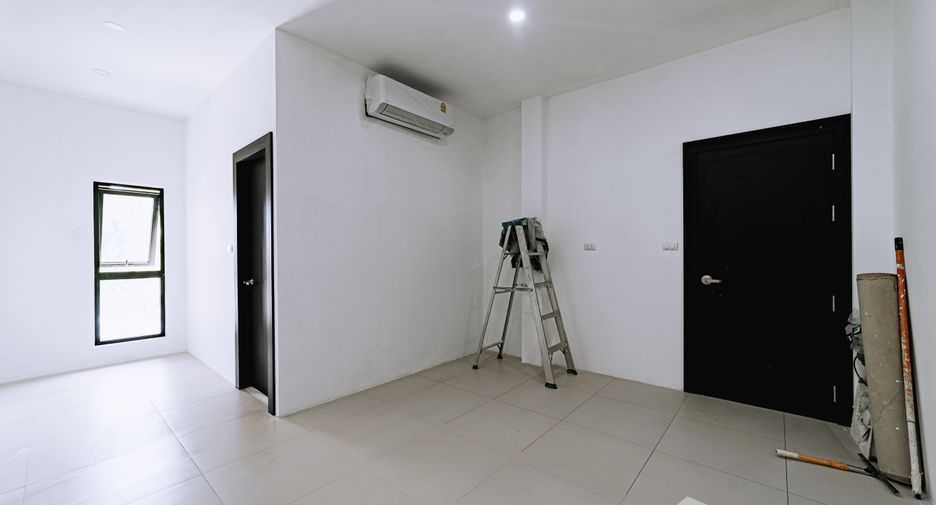 For sale 4 bedrooms villa in Huay Yai, Pattaya