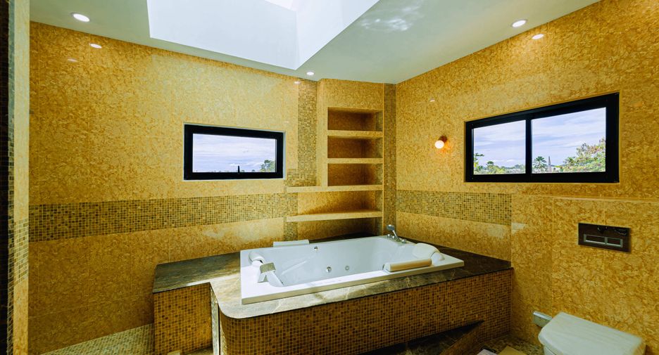 For sale 4 bedrooms villa in Huay Yai, Pattaya