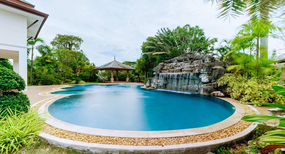 For sale 4 bedrooms villa in Bang Lamung, Chonburi