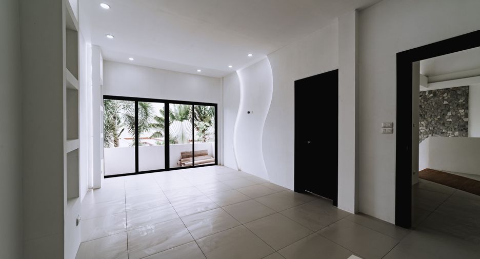For sale 4 bedrooms villa in Huay Yai, Pattaya