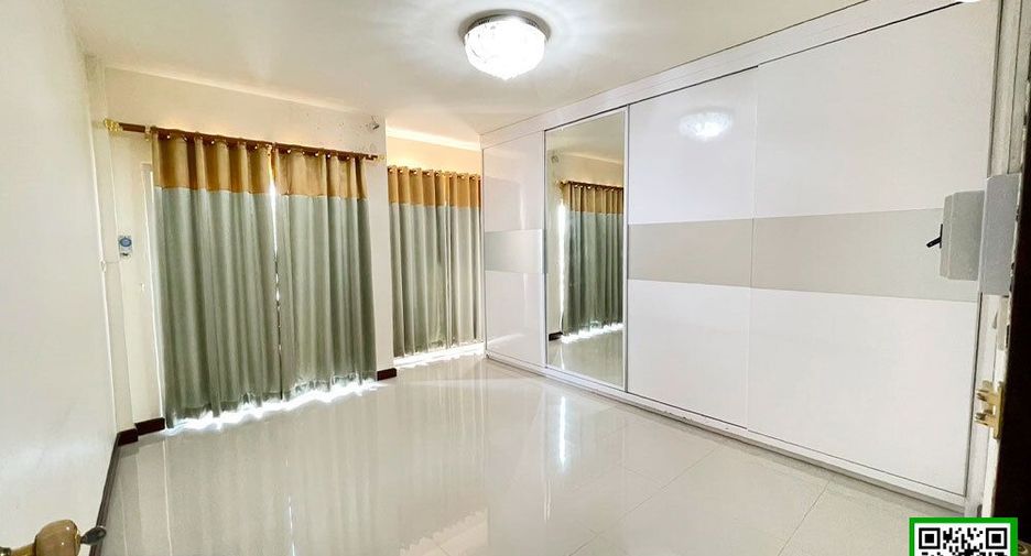 For sale 2 bedrooms townhouse in Mueang Uttaradit, Uttaradit