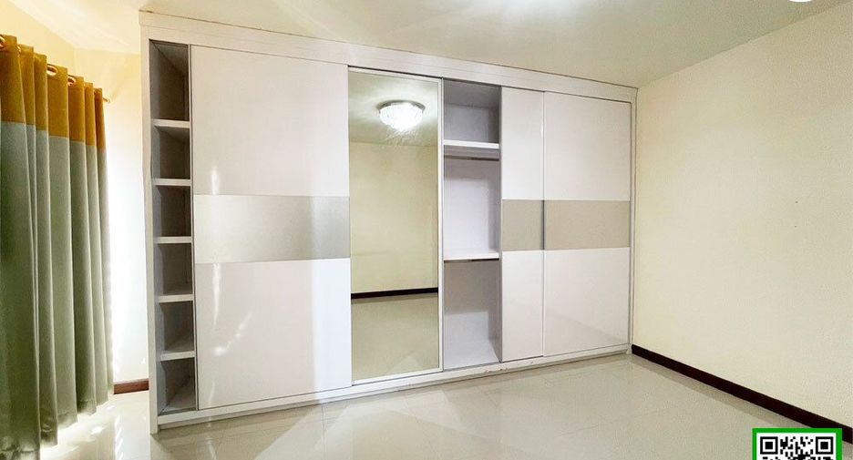 For sale 2 bedrooms townhouse in Mueang Uttaradit, Uttaradit