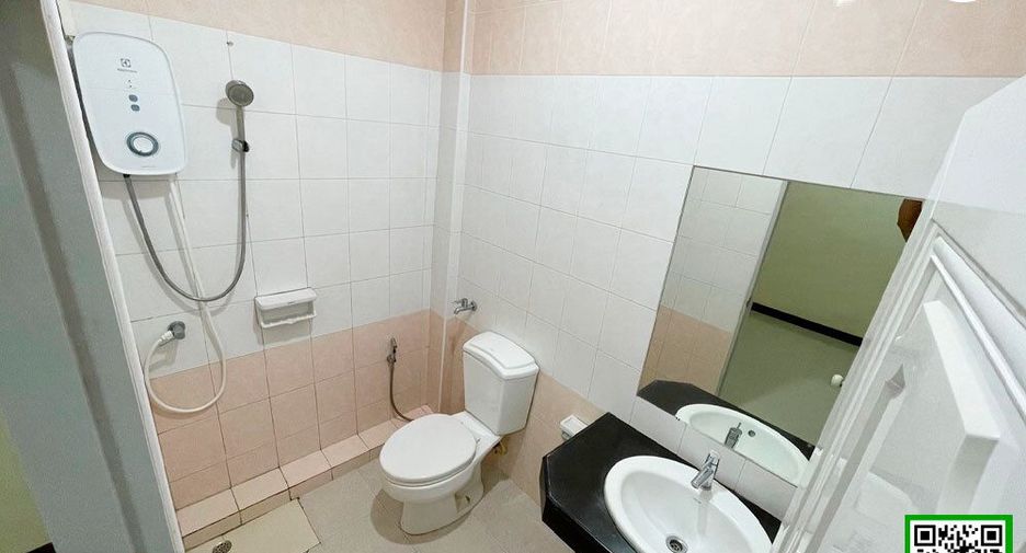 For sale 2 bedrooms townhouse in Mueang Uttaradit, Uttaradit