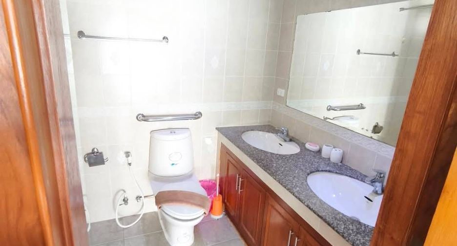 Villa en alquiler de 3 habitaciones en Bang Lamung, Chonburi