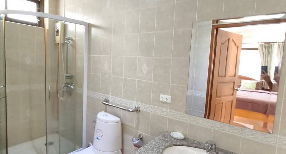 Villa en alquiler de 3 habitaciones en Bang Lamung, Chonburi
