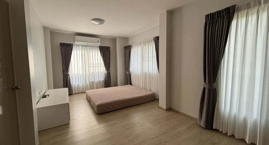 Haus zur Miete mit 3 Zimmer in Mueang Chachoengsao, Chachoengsao