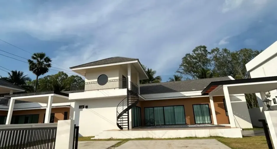 For rent 4 bedrooms villa in Bang Lamung, Chonburi