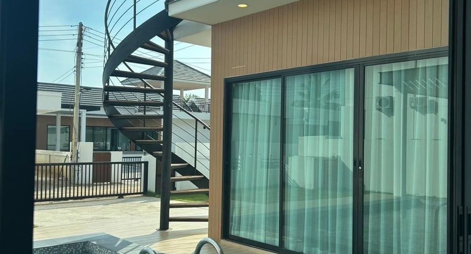 For rent 4 bedrooms villa in Bang Lamung, Chonburi