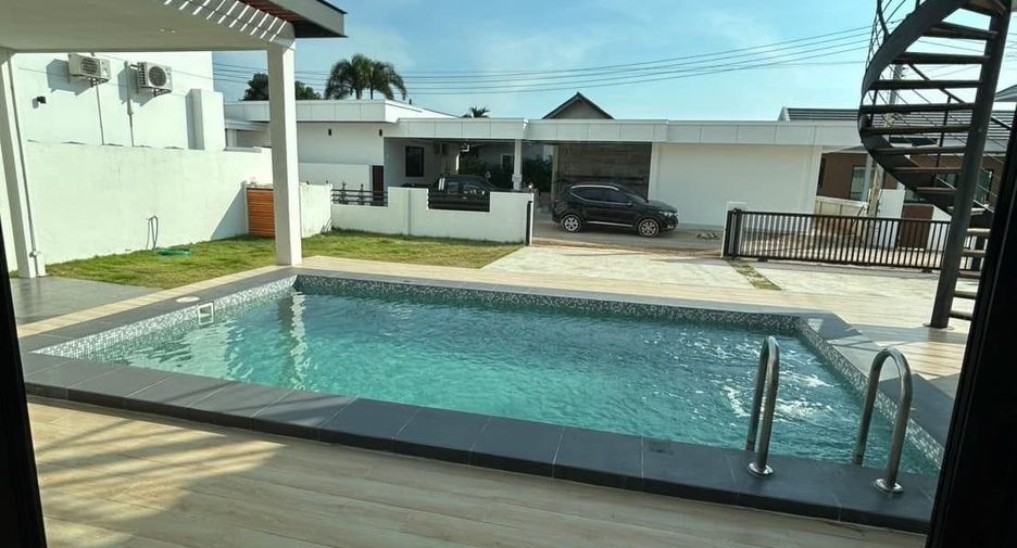 For rent 4 bedrooms villa in Bang Lamung, Chonburi